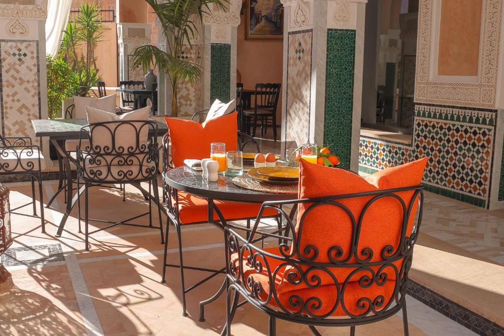 Posezení v ubytování Dar Lys Luxury Riad & Spa