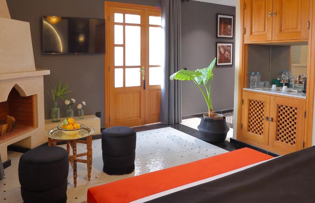 Kuchyň nebo kuchyňský kout v ubytování Dar Lys Luxury Riad & Spa