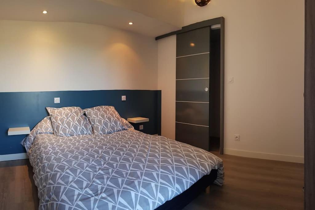 Posteľ alebo postele v izbe v ubytovaní Gîte avec Piscine Proche de Carcassonne