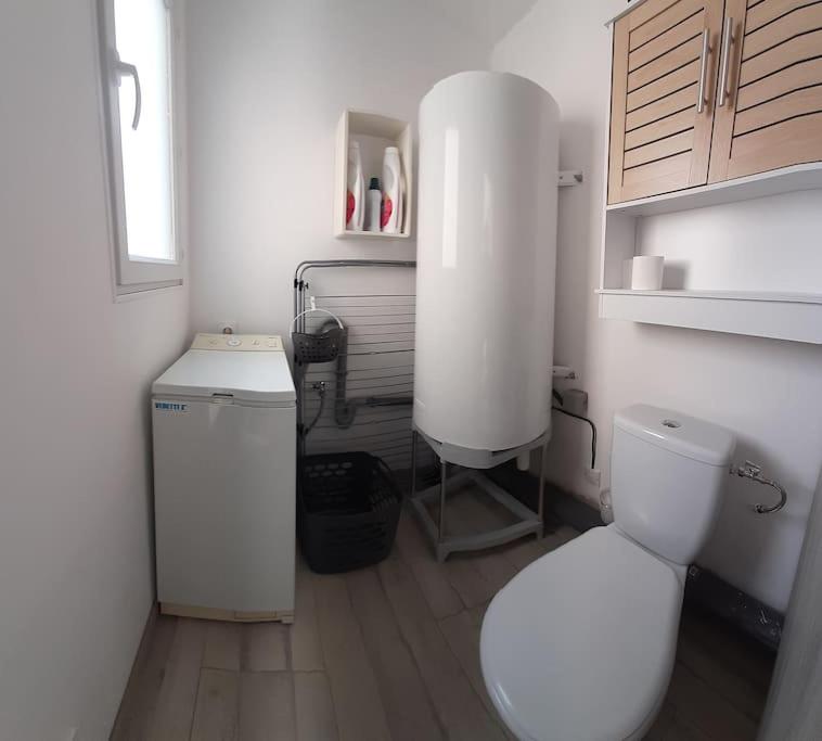 Kuchyňa alebo kuchynka v ubytovaní Gîte avec Piscine Proche de Carcassonne