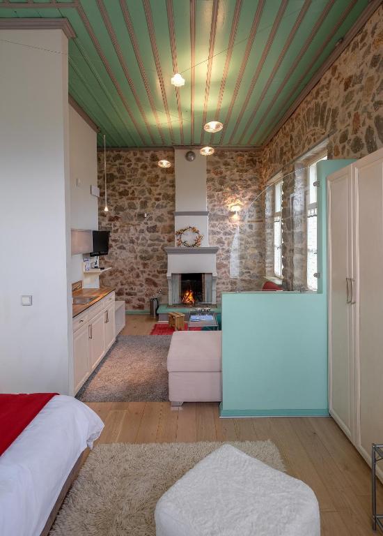 Postel nebo postele na pokoji v ubytování Kyriaki Guesthouse & Suites