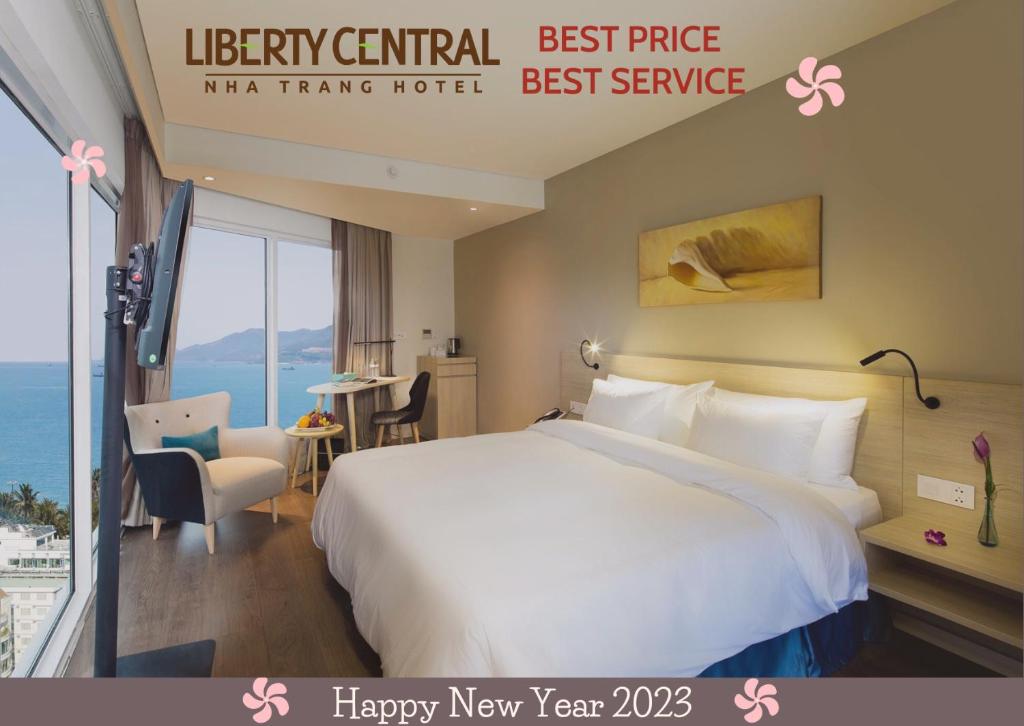 Giường trong phòng chung tại Liberty Central Nha Trang Hotel