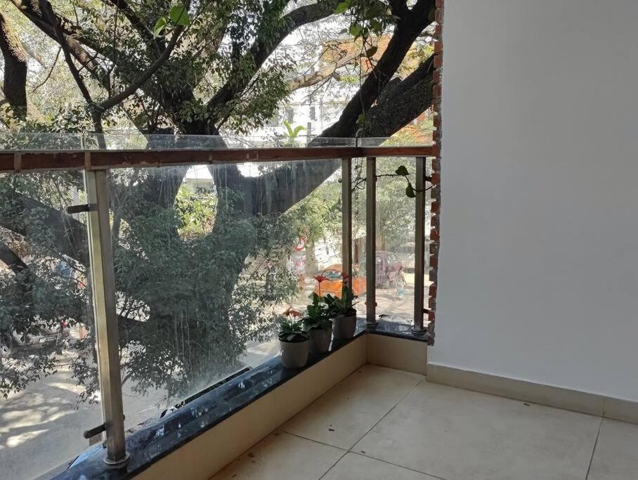 Tara Suites Premium rooms in Central Indiranagar - 三居室公寓