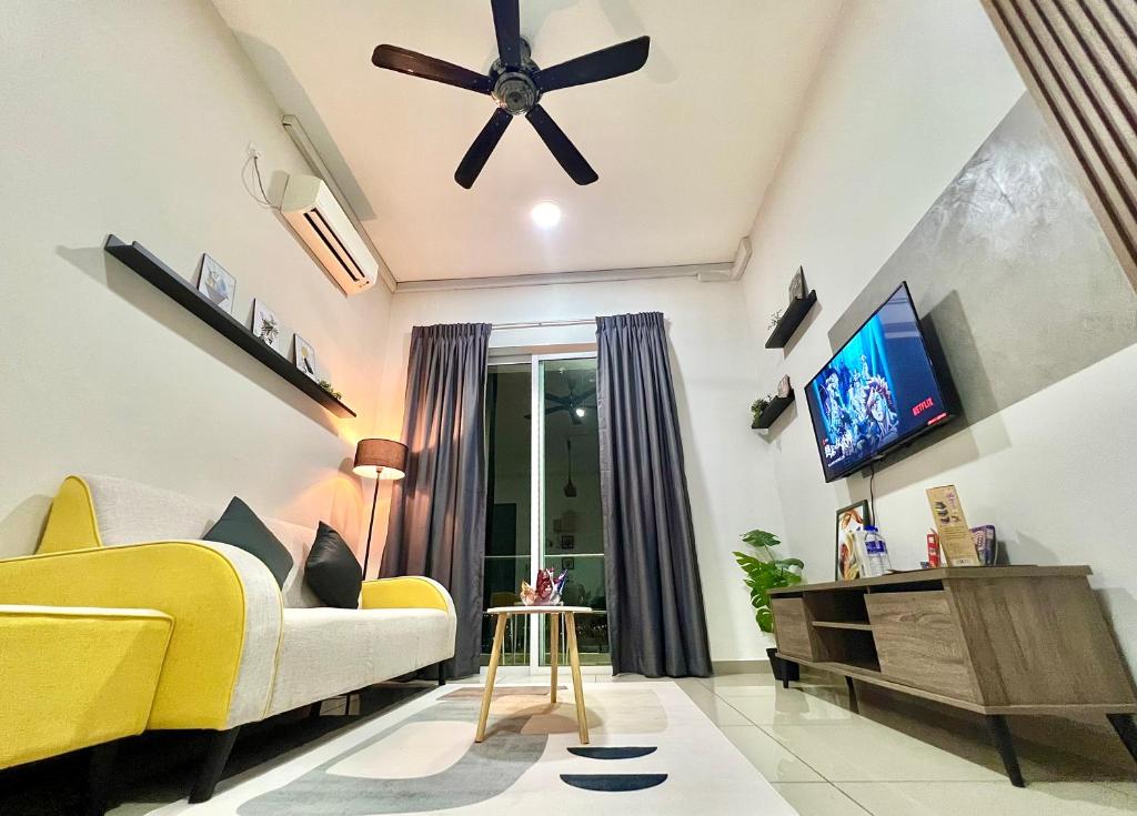TV a/nebo společenská místnost v ubytování The D Carlton HomeStay 2BR