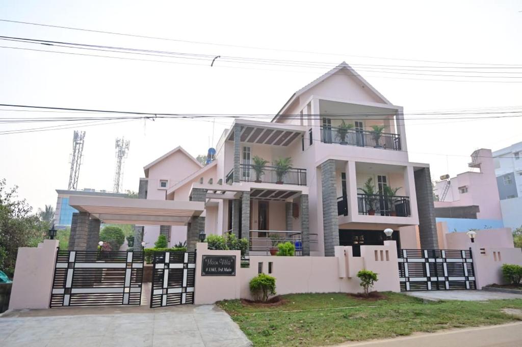 Moon villa