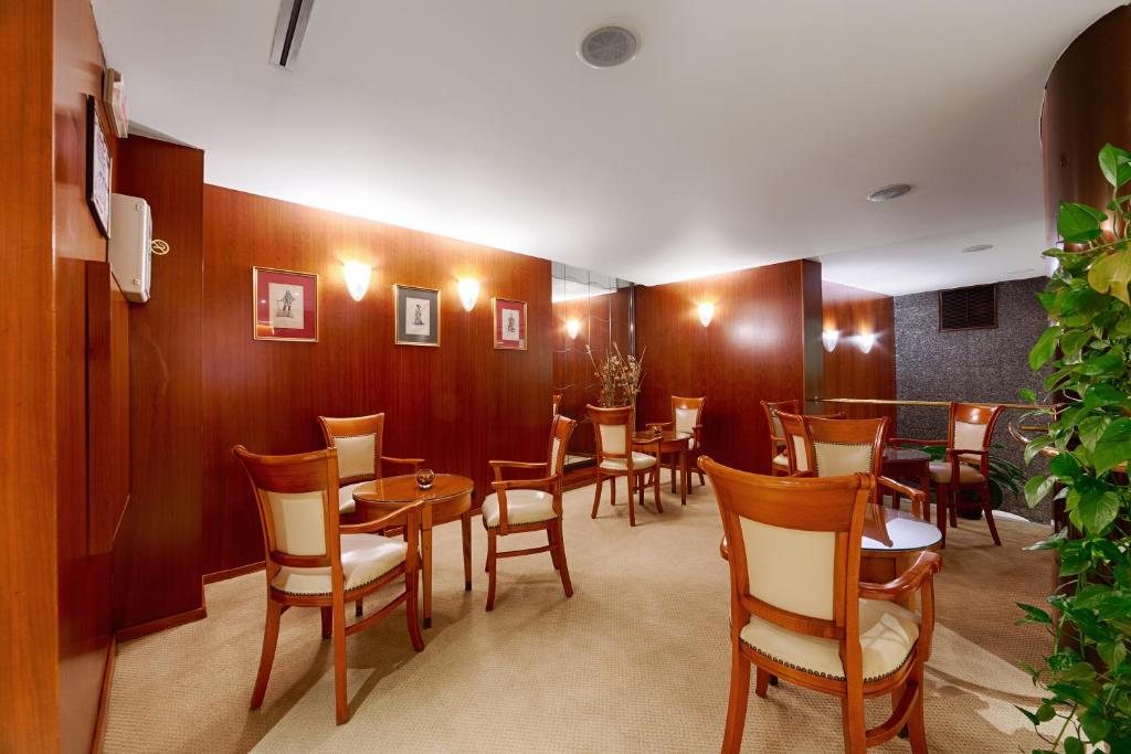 Posezení v ubytování Hotel Duke Romana City Center