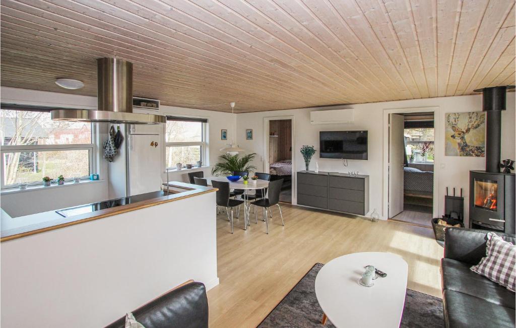 Posezení v ubytování 3 Bedroom Stunning Home In Samsø