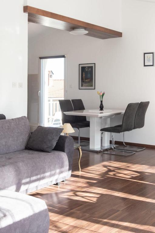 Posedenie v ubytovaní Haus Mirela