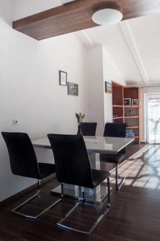 Posedenie v ubytovaní Haus Mirela