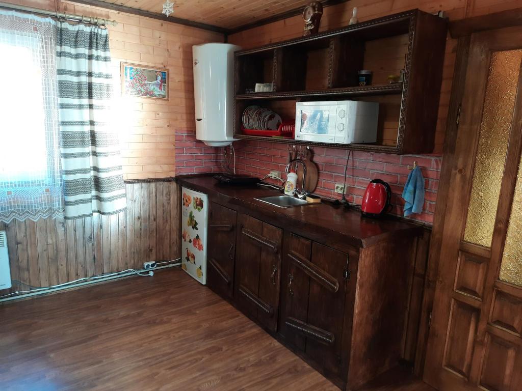Kuchyň nebo kuchyňský kout v ubytování Котедж Віадук