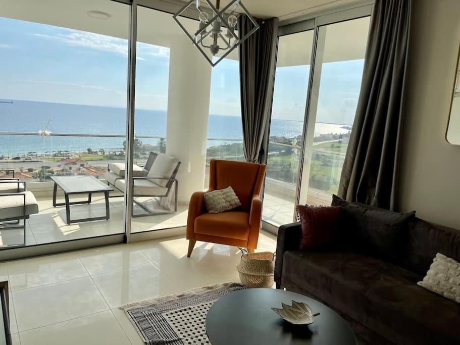 Χώρος καθιστικού στο Colourful Suites by the Coast