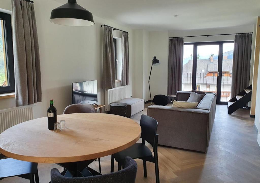 Posedenie v ubytovaní Nest Lodge