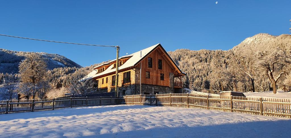Výhľad na hory alebo výhľad na hory priamo z apartmánu