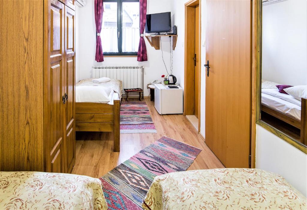 Postel nebo postele na pokoji v ubytování Hotel Kandilj