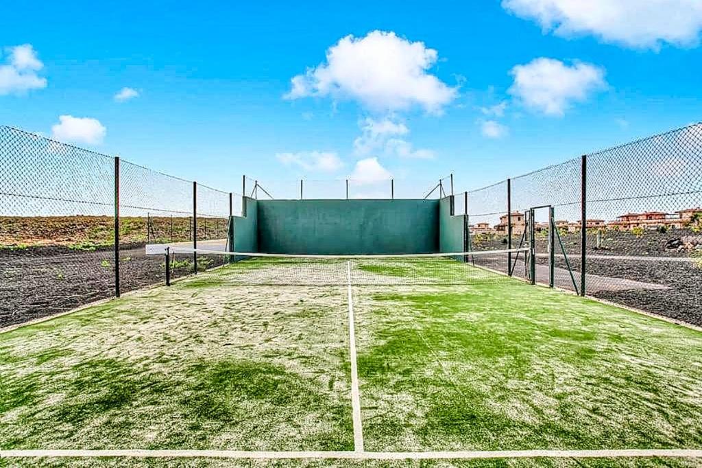 Tennis and/or squash facilities at Villa Origo Mare 1236 in Majanicho or nearby