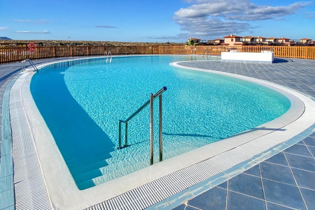 The swimming pool at or close to Villa Origo Mare 1236 in Majanicho