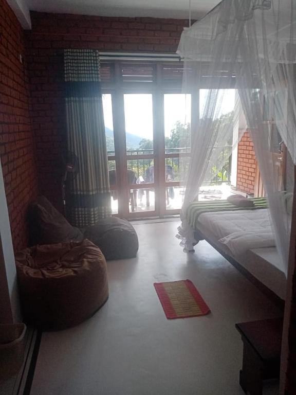Postel nebo postele na pokoji v ubytování adam's apple homestay