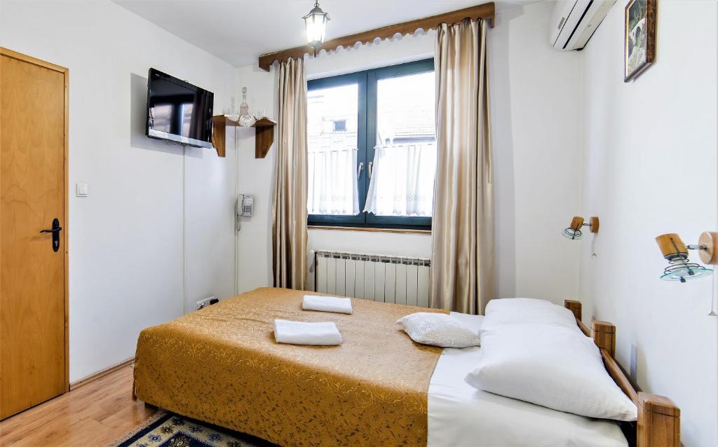 Postel nebo postele na pokoji v ubytování Hotel Kandilj