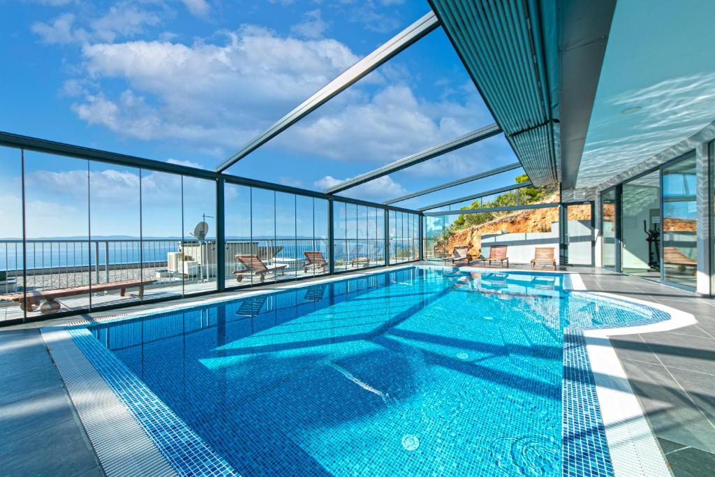 a swimming pool on the roof of a building with a view of the ocean at Sea House Resort in Brela