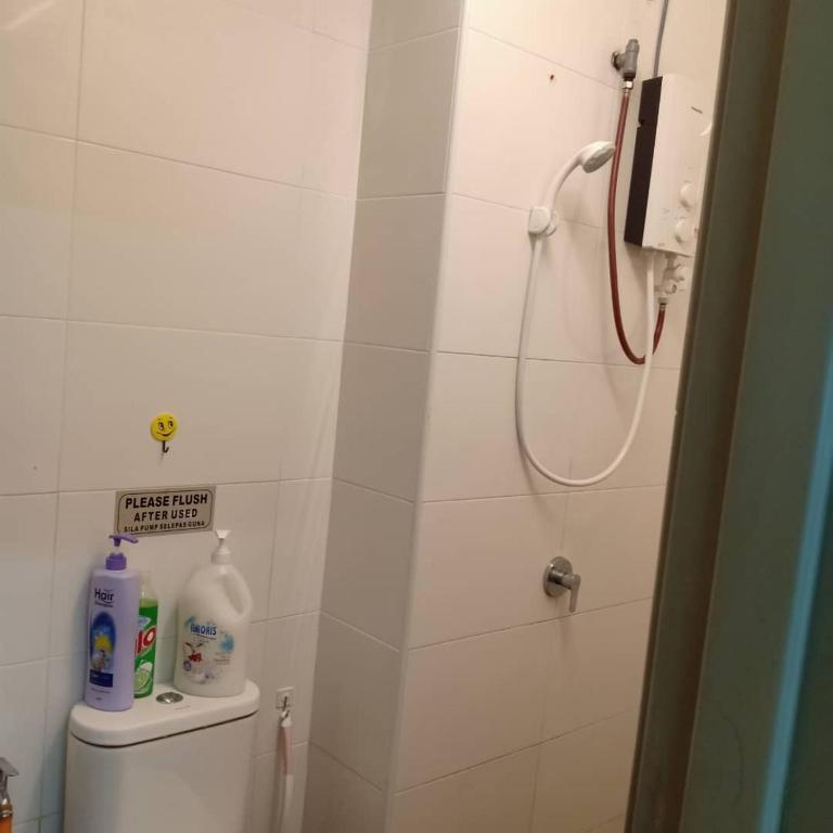 een kleine badkamer met een douche en een toilet bij JM in Shah Alam