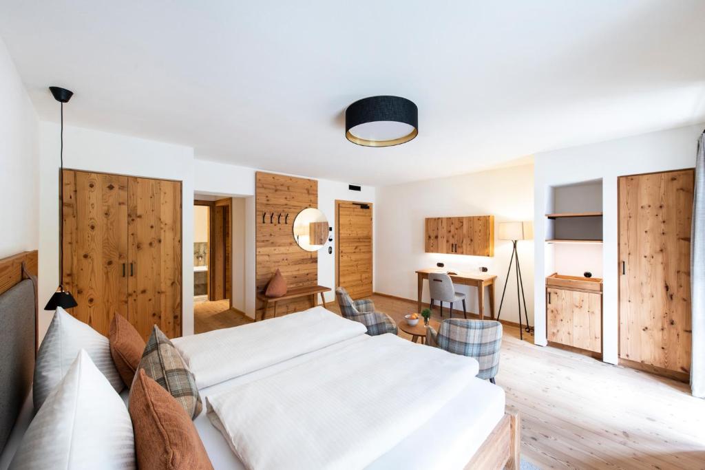 Postel nebo postele na pokoji v ubytování Hotel Grünerhof