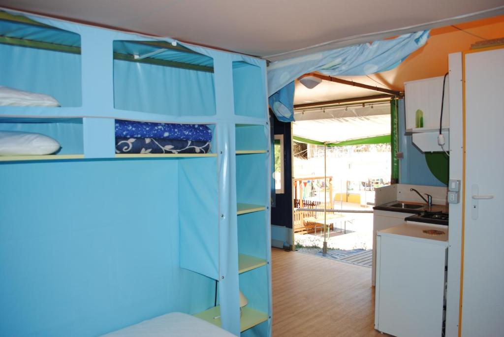 Kuchyň nebo kuchyňský kout v ubytování Camping Village Canapai