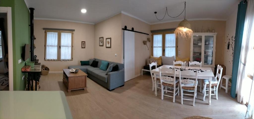 Villa Saudade, casa entre encinas - Maison De Deux Chambres