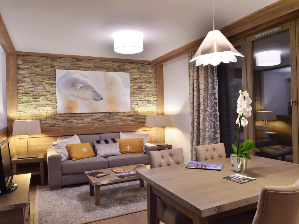 אזור ישיבה ב-Appartement Courchevel 1550, 2 pièces, 4 personnes - FR-1-562-52