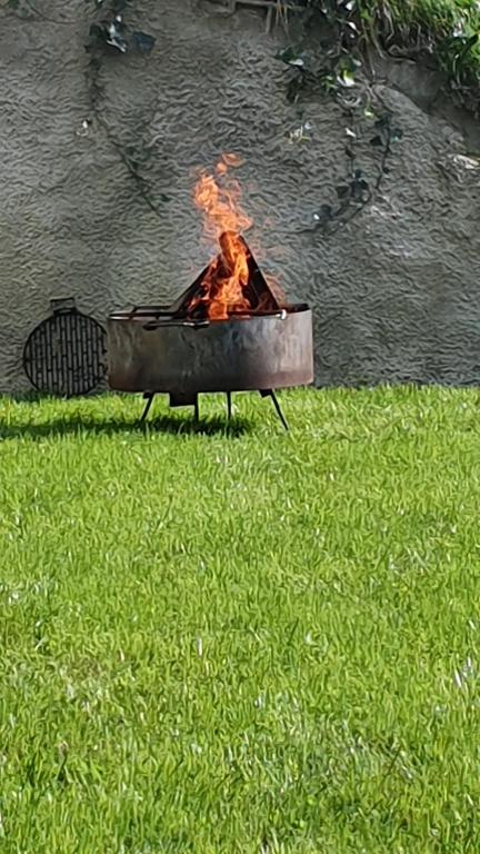 Gril dostupný pro hosty v apartmánu