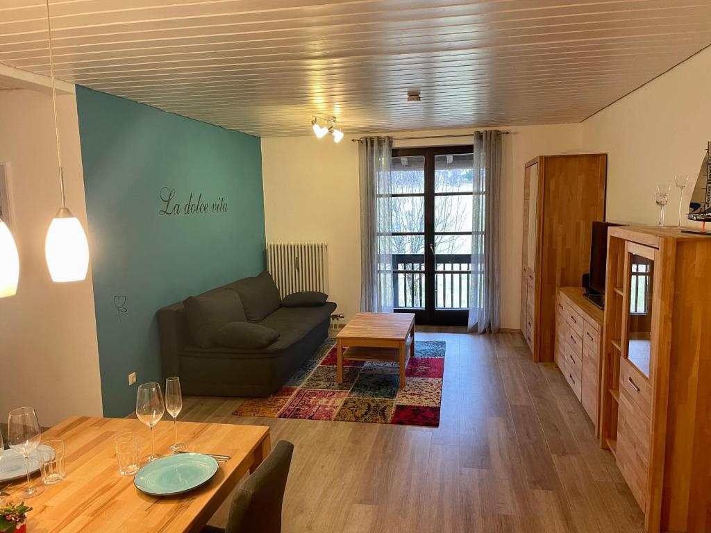 a living room with a table and a couch at Ferienwohnung am Walchensee in Walchensee