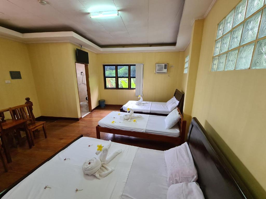 La-Familia Guest House - Triple Chambre Avec Balcon
