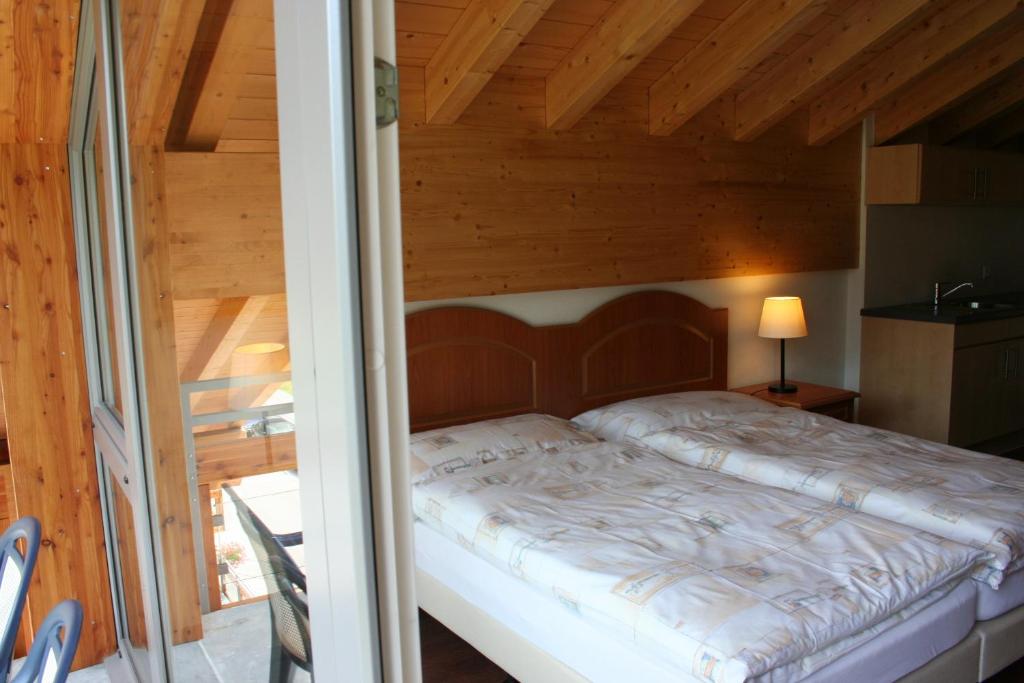 Ein Bett oder Betten in einem Zimmer der Unterkunft Welcome Hotel Täsch by Täscherhof