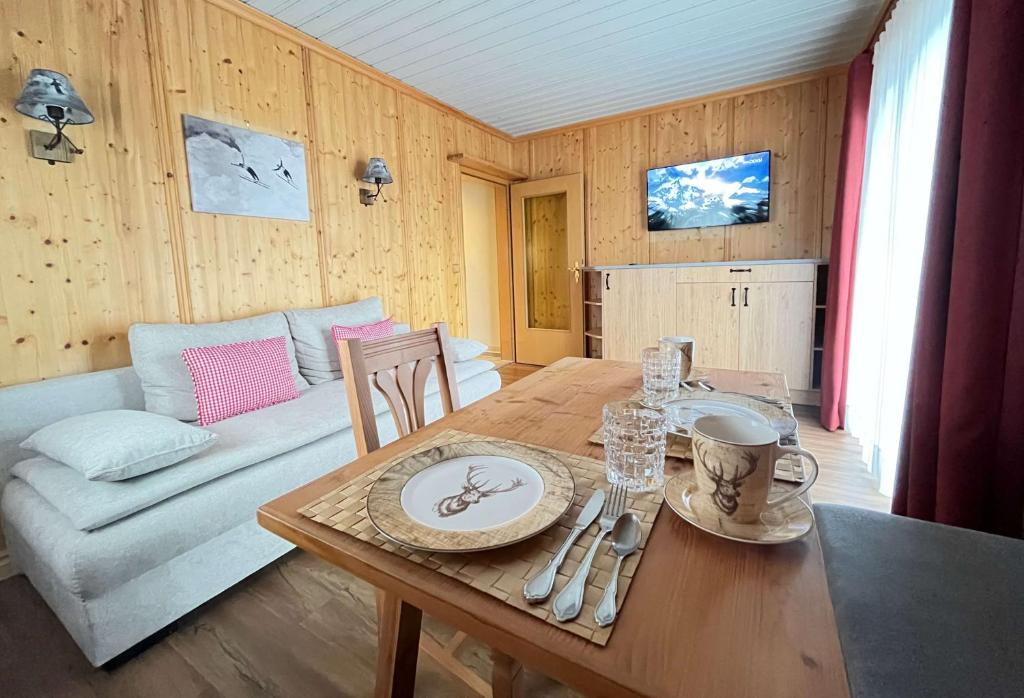 TV a/nebo společenská místnost v ubytování Hotel Garni Brunnthaler
