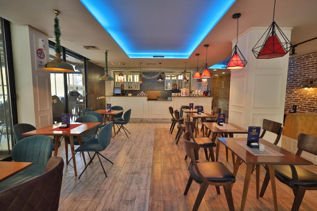 Restaurace v ubytování Dodona ApartHotel in Prishtina
