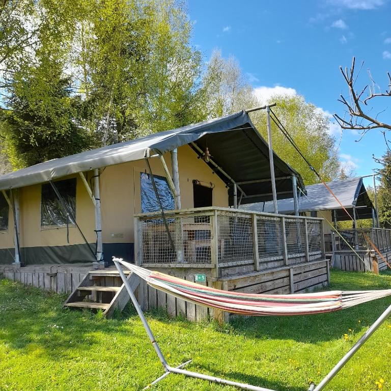 Zahrada ubytování Chalet et mobil homes dans la montagne au Camping les Sapins