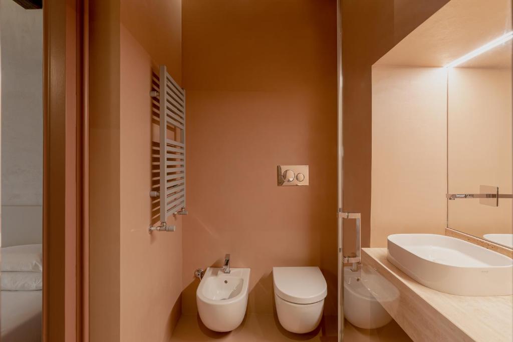 A bathroom at Design apartment with private pool in Campo dei Fiori