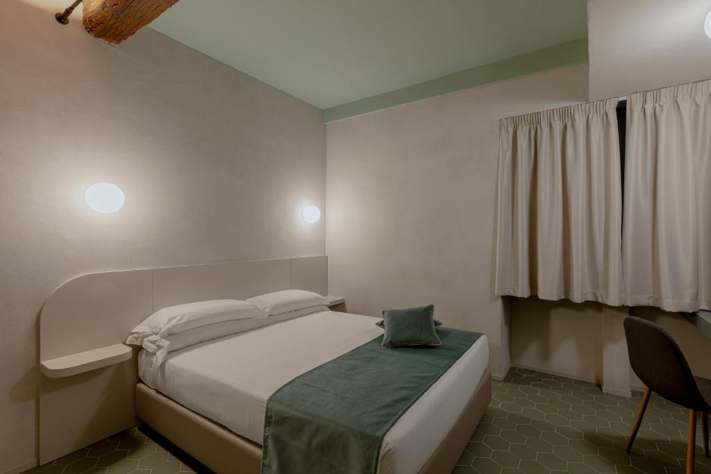 A bed or beds in a room at Design apartment with private pool in Campo dei Fiori