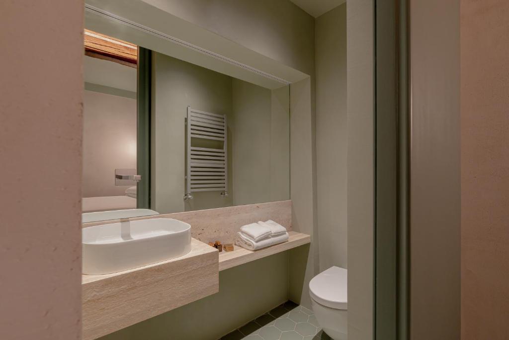 A bathroom at Design apartment with private pool in Campo dei Fiori