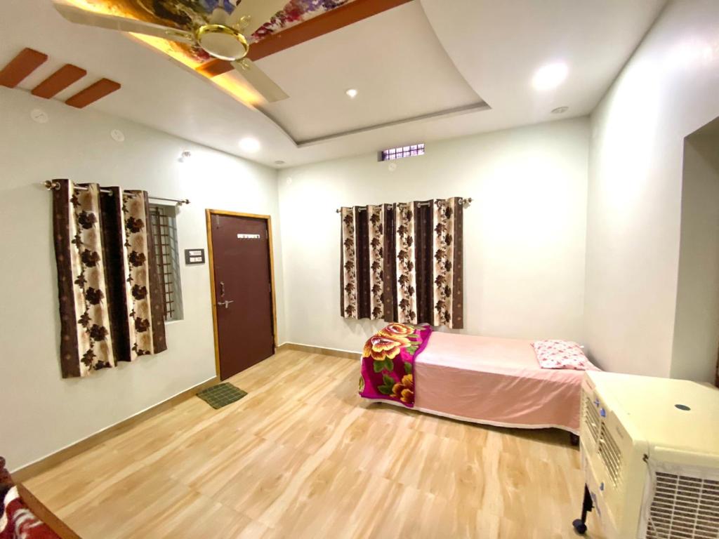 Jay Stays Anegundi Hampi - Deluxe Doppelzimmer (2 Erwachsene + 1 Kind)