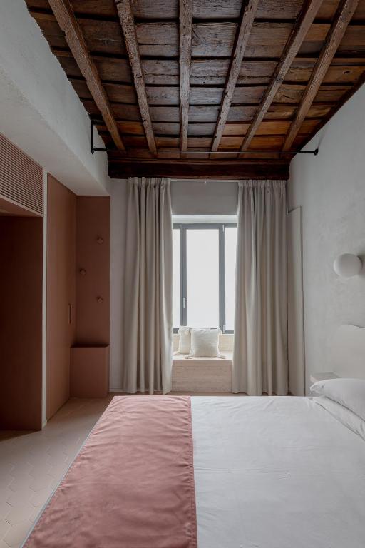A bed or beds in a room at Design apartment with private pool in Campo dei Fiori