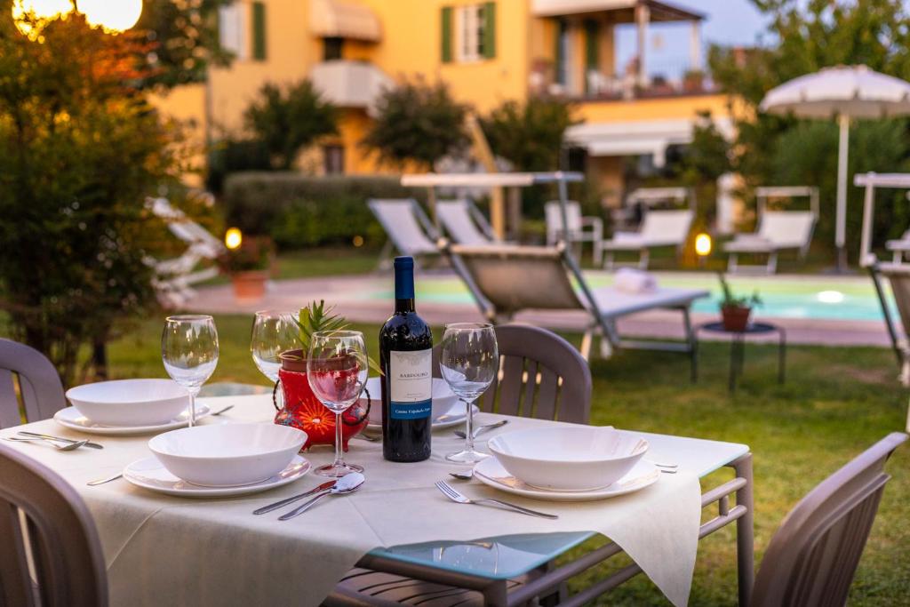 The swimming pool at or close to Villa Gabriella apartments