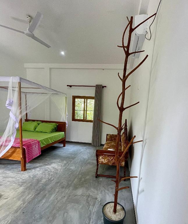 Postel nebo postele na pokoji v ubytování Jungle Escape Hiriketiya