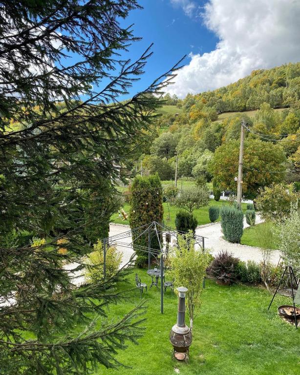 a garden with trees and a hill in the background at Casa Maria in Bran
