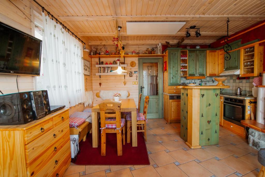 Kuchyň nebo kuchyňský kout v ubytování Chalet Alpinka
