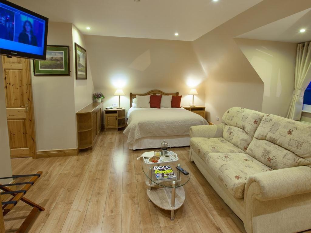 TV a/nebo společenská místnost v ubytování The Tides Ballybunion
