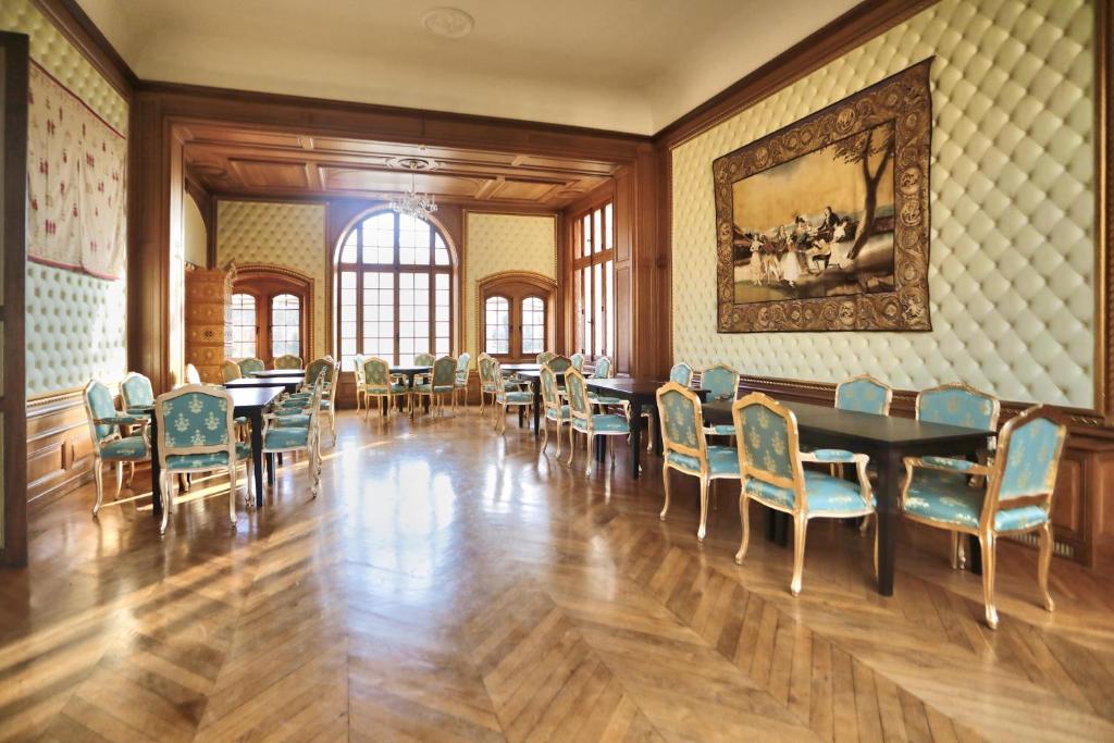 Posezení v ubytování Château de Béguin