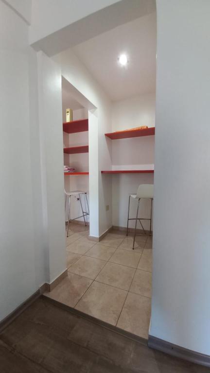 Depto calle 18 - soleado y con balcon - Apartment