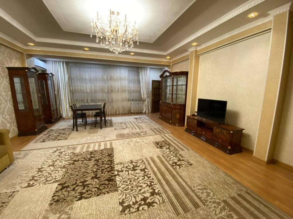 3-room apartment on Umetalieva 84