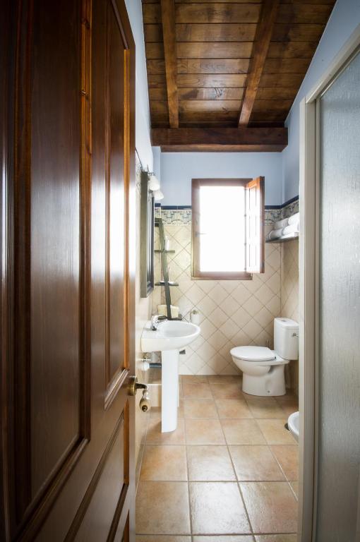 Koupelna v ubytování Apartamentos El Sualleiro