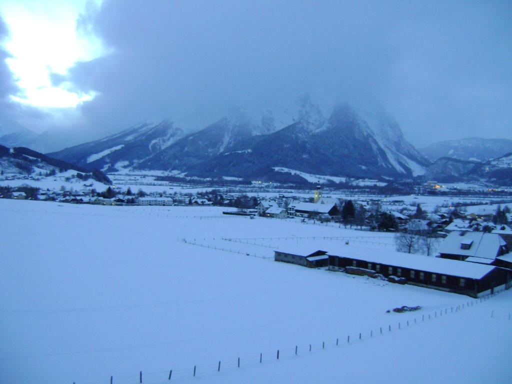 Ferienwohnung - Apartment Pichlarn Irdning - Apartment Mit Einem Schlafzimmer Mit Balkon